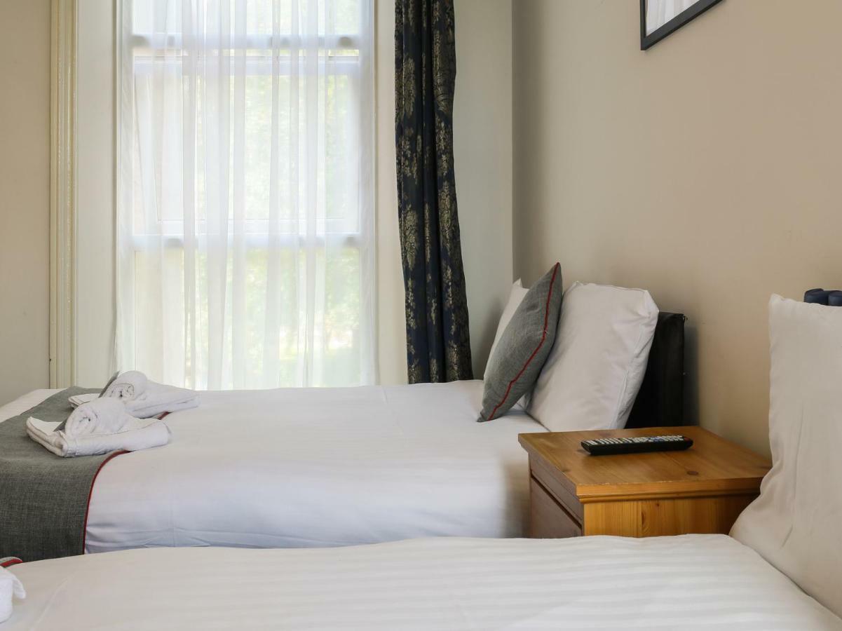 Oyo Hala Guest House Manchester Extérieur photo
