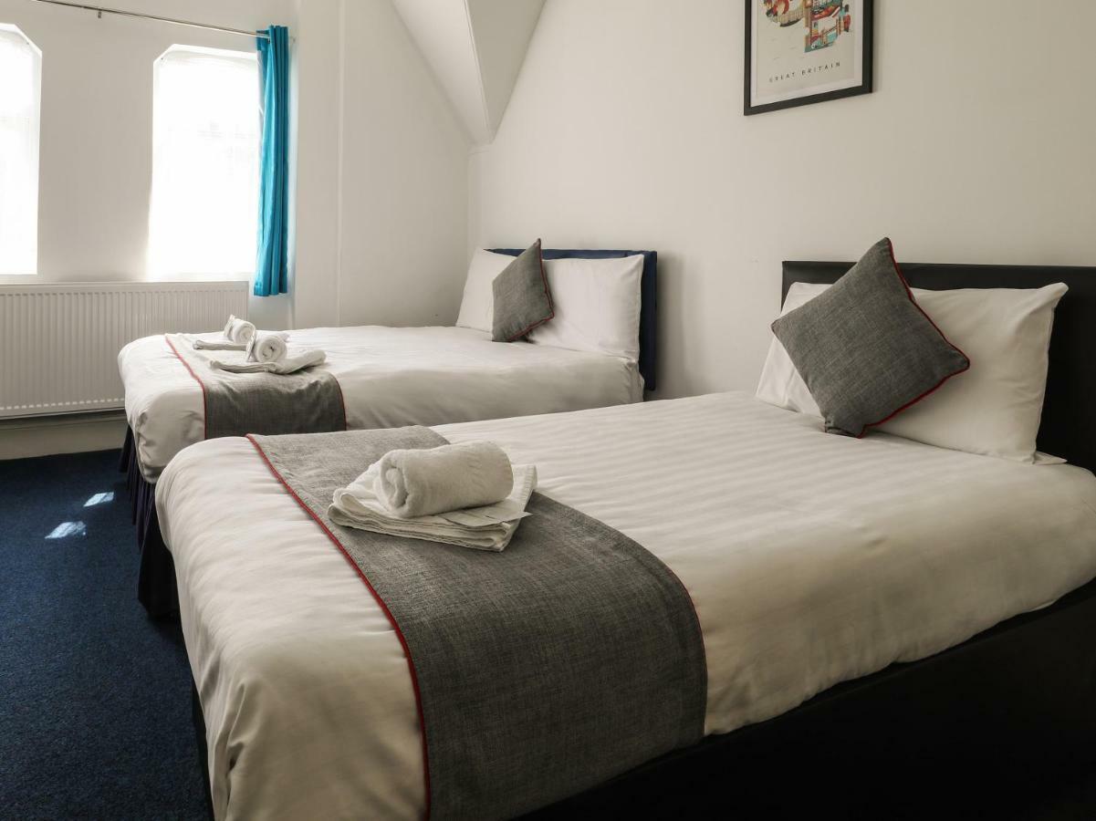 Oyo Hala Guest House Manchester Extérieur photo